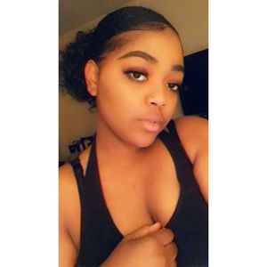 Meet your Posher, Alexis